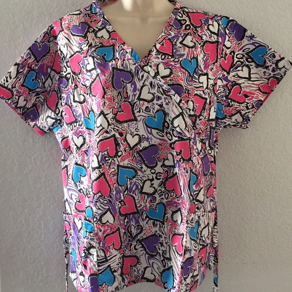 Beverly Hills Uniforms Scrub Top LG Heart Print